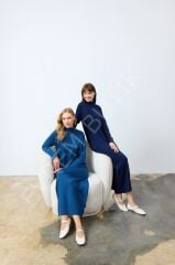 YAKASI ve KOLLARI FIRFIRLI ELBİSE