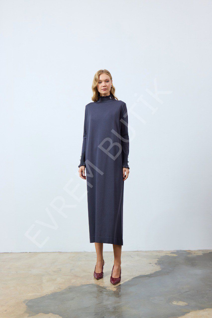 YAKASI ve KOLLARI FIRFIRLI ELBİSE