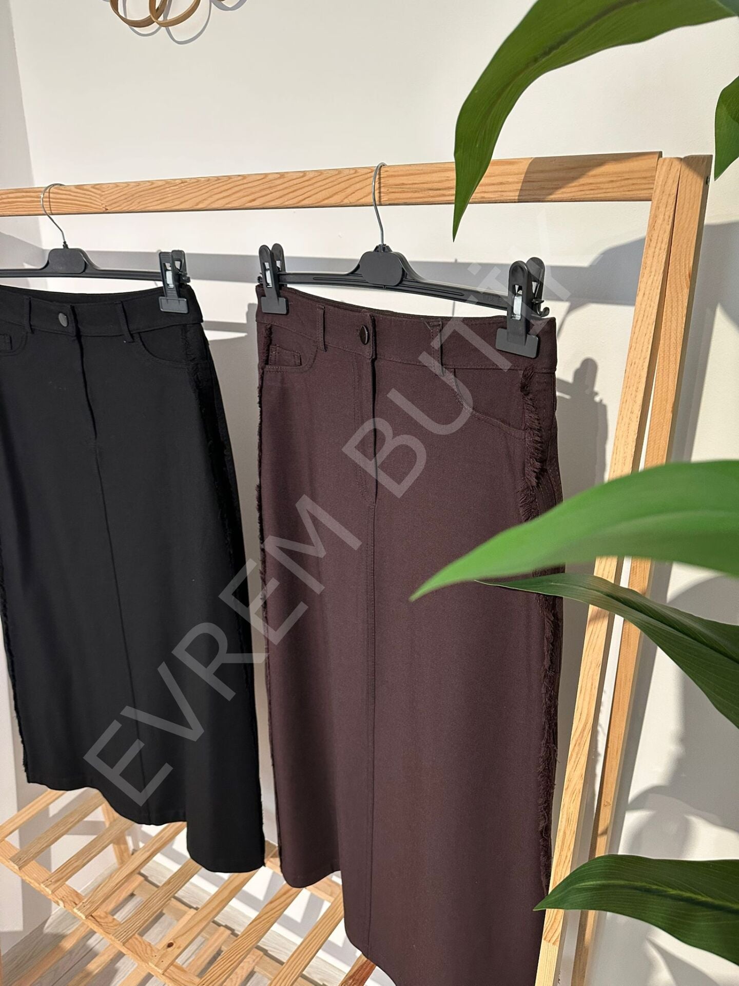 YANLARI PÜSKÜLLÜ KANVAS ETEK