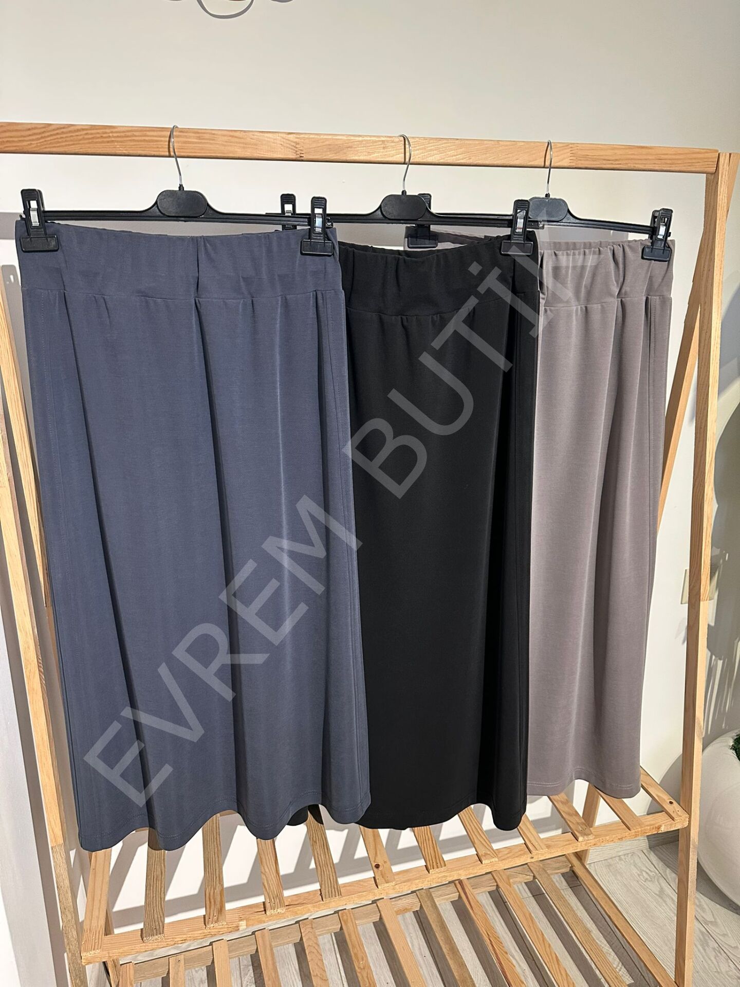 YANI NERVÜRLÜ ETEK